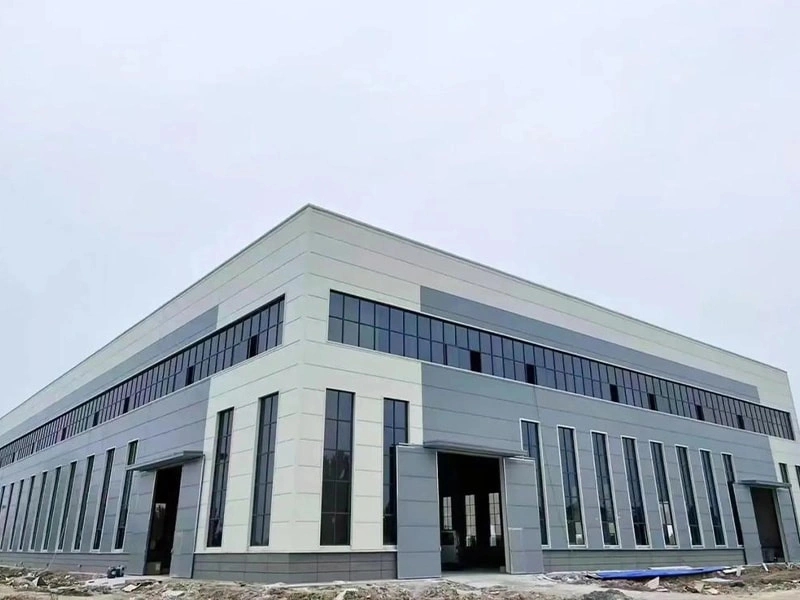 The edging work for the Qingdao steel structure warehouse was completed