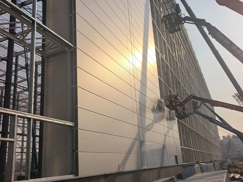 What are the main basic characteristics of steel structures?